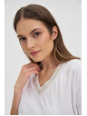 Moodo Žensko majčko z okrašenim izrezom – belo