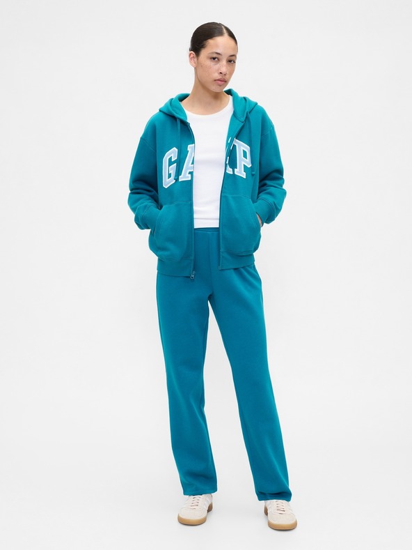 GAP Superge z logotipom GAP