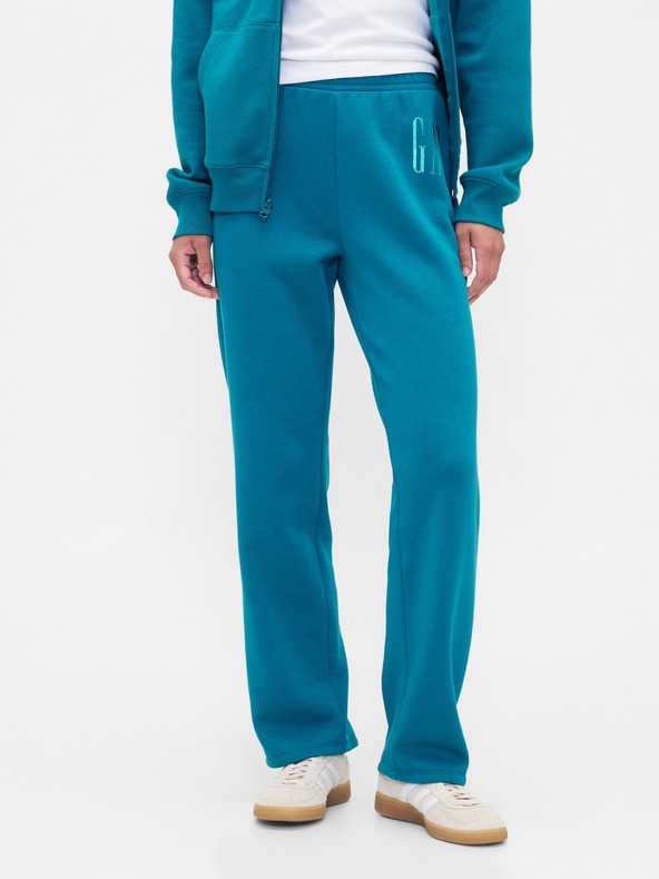 GAP Superge z logotipom GAP