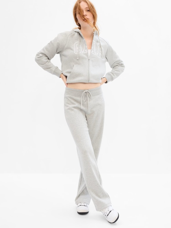 GAP Superge z logotipom GAP