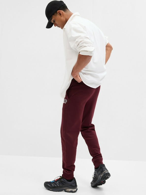 GAP Superge z logotipom GAP