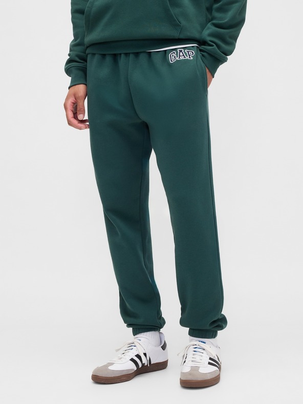 GAP Superge z logotipom GAP