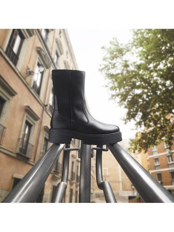 Geox Črni ženski gležnarji Geox Spherica EC7