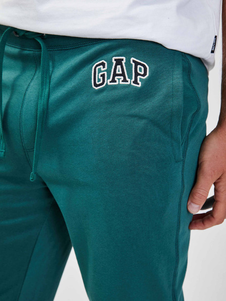 GAP Superge z logotipom GAP