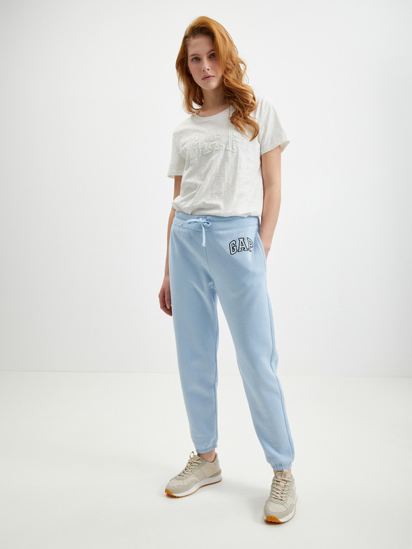 GAP Superge z logotipom GAP