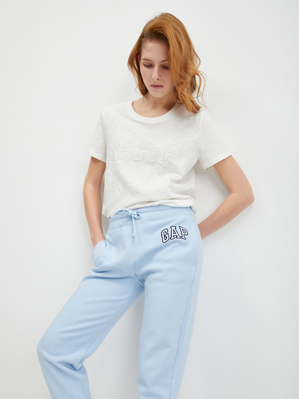 GAP Superge z logotipom GAP