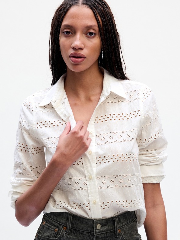 GAP Čipkovaná crop košeľa GAP