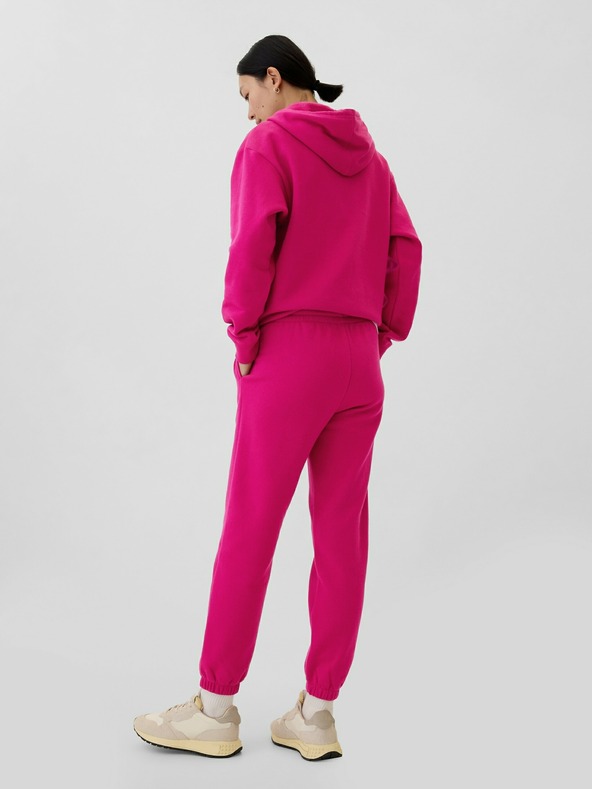 GAP Superge z logotipom GAP