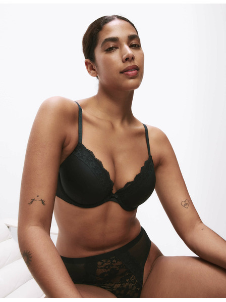 Marks & Spencer Čipkast modrček s steznikom in podloženimi skodelicami, velikost 2,5 oz. A-E Marks & Spencer črn