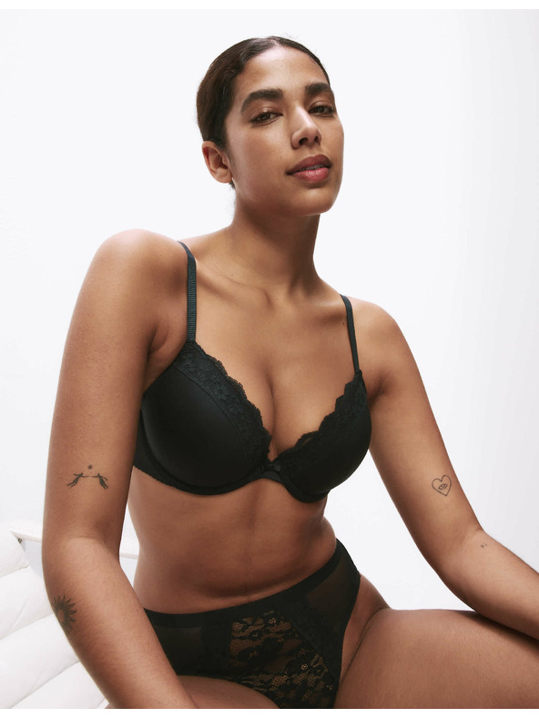 Marks & Spencer Čipkast modrček s steznikom in podloženimi skodelicami, velikost 2,5 oz. A-E Marks & Spencer črn