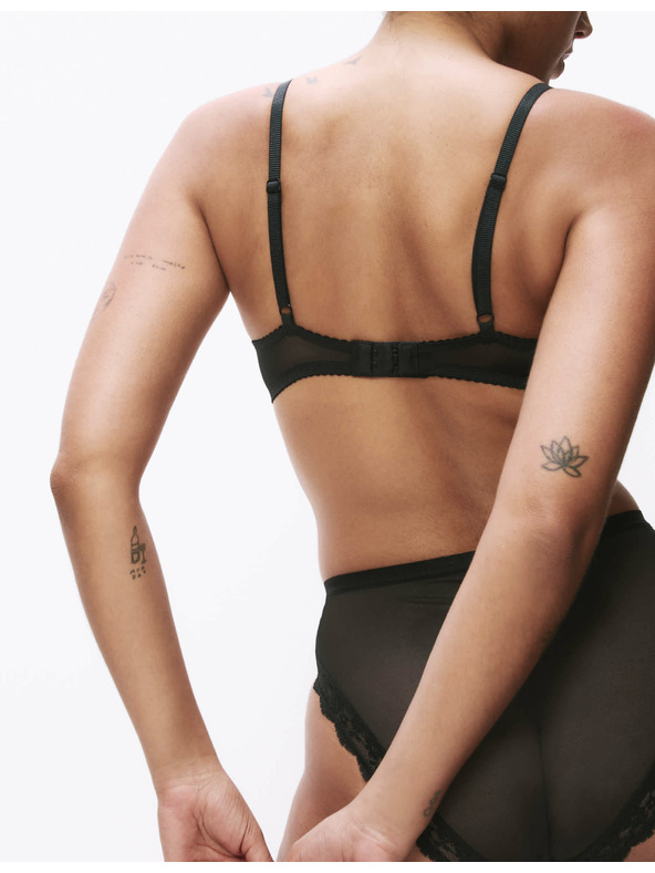 Marks & Spencer Čipkast modrček s steznikom in podloženimi skodelicami, velikost 2,5 oz. A-E Marks & Spencer črn