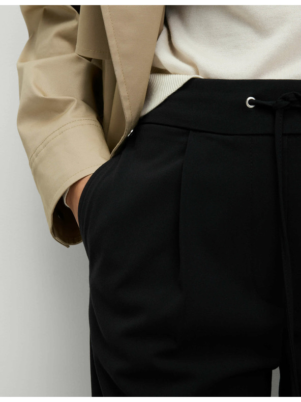 Marks & Spencer Rahlo zožene gležnjarske hlače z vrvicami Marks & Spencer črne