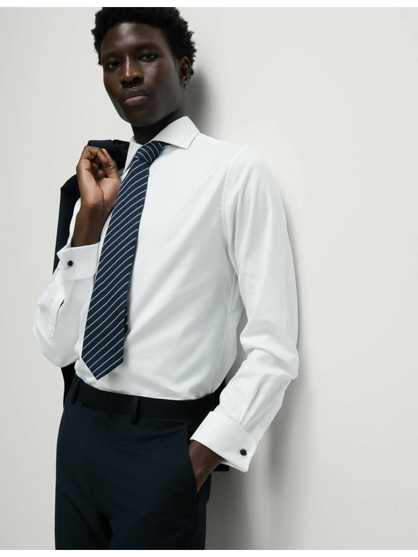 Marks & Spencer Rahlo prilegajoča se srajca iz razkošnega bombaža z dvojnimi manšetami Marks & Spencer bela