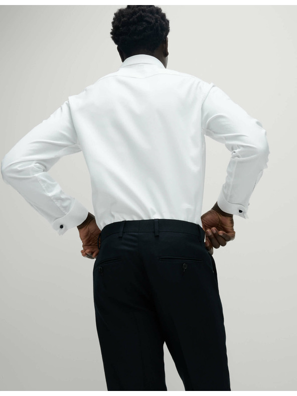 Marks & Spencer Rahlo prilegajoča se srajca iz razkošnega bombaža z dvojnimi manšetami Marks & Spencer bela