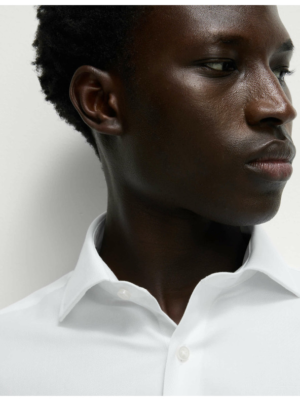 Marks & Spencer Rahlo prilegajoča se srajca iz razkošnega bombaža z dvojnimi manšetami Marks & Spencer bela