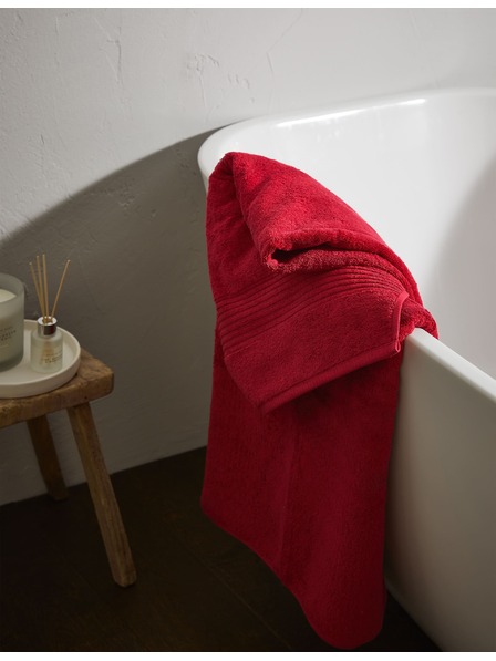 Marks & Spencer Luksuzna brisača iz egipčanske bombaže Marks & Spencer rdeča