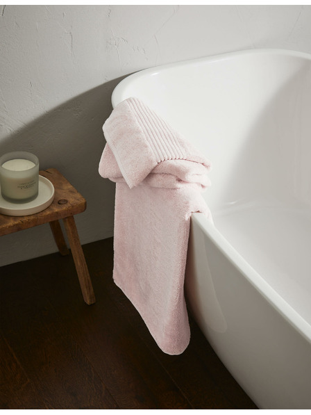 Marks & Spencer Luksuzna brisača iz egipčanske bombaže Marks & Spencer rožnata