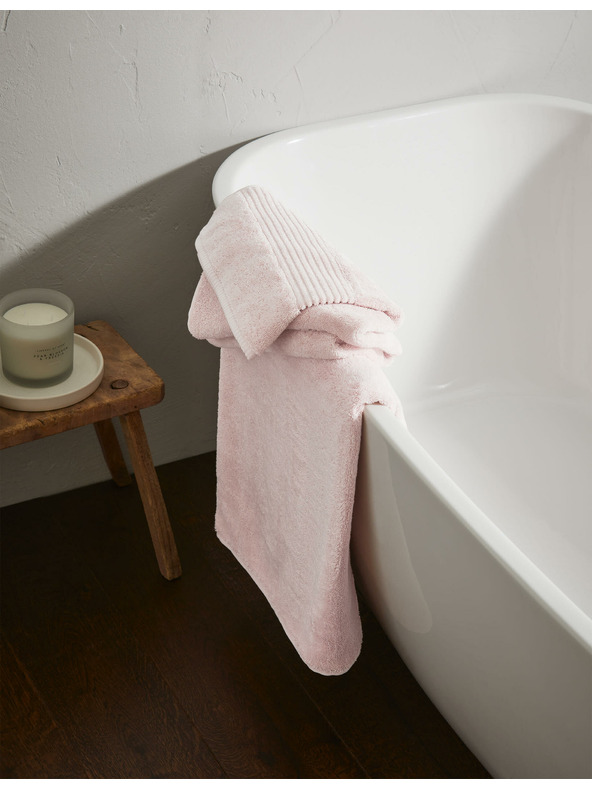 Marks & Spencer Luksuzna brisača iz egipčanske bombaže Marks & Spencer rožnata