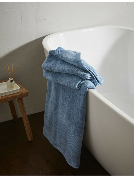 Marks & Spencer Luksuzna brisača iz egipčanske bombaže Marks & Spencer mornarsko modra