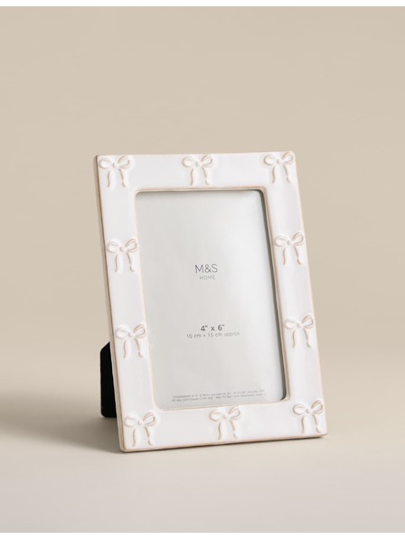 Marks & Spencer Foto okvir s keramično pentljo 4x6 palcev Marks & Spencer bela