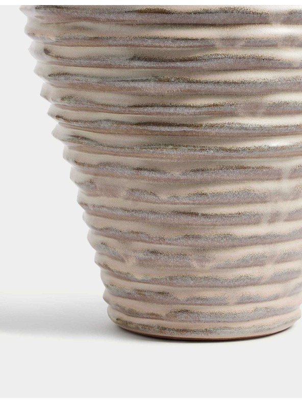 Marks & Spencer Srednje velika keramična vaza z linearnimi rebri Marks & Spencer smetana
