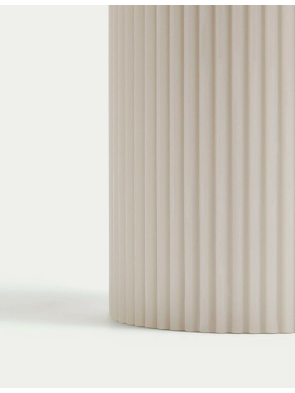 Marks & Spencer Naguban stebričast svečnik Marks & Spencer siva