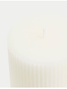 Marks & Spencer Naguban stebričast svečnik Marks & Spencer bela