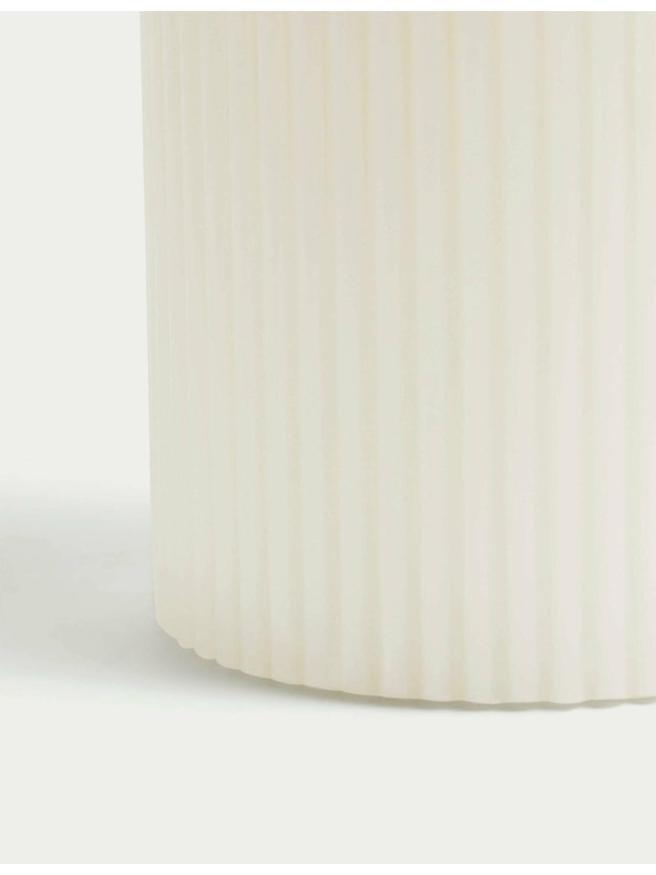 Marks & Spencer Naguban stebričast svečnik Marks & Spencer bela