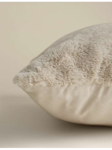 Marks & Spencer Izjemno mehka blazinica iz umetnega krzna Marks & Spencer smetanova