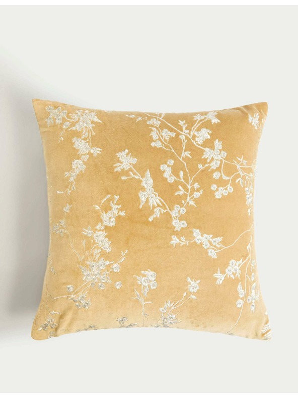 Marks & Spencer Žametna blazina z vezenimi češnjevimi cvetovi Marks & Spencer zlata