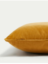 Marks & Spencer Žametni vzglavnik z obrobjem Marks & Spencer rumena
