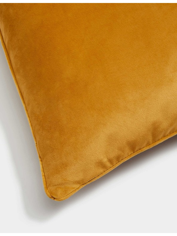 Marks & Spencer Žametni vzglavnik z obrobjem Marks & Spencer rumena