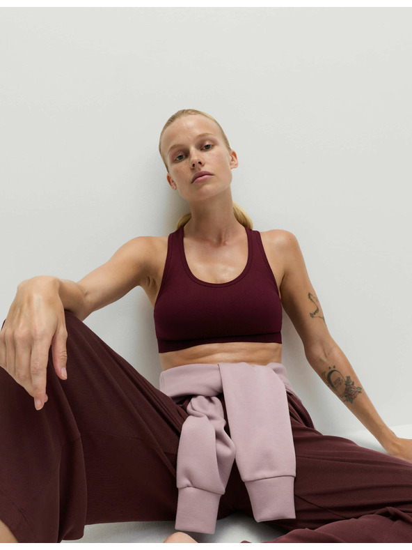 Marks & Spencer Srednje ojačana obojestransko brezšivna športna nedrček Marks & Spencer rdeča