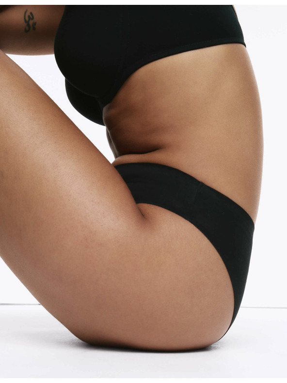 Marks & Spencer Brazilske spodnje hlače s tehnologijo Cool Comfort™ brez vidnih robov, 3 kosi Marks & Spencer črna