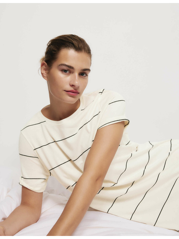 Marks & Spencer Progasta nočna srajca s tehnologijo Cool Comfort™ Marks & Spencer smetanova