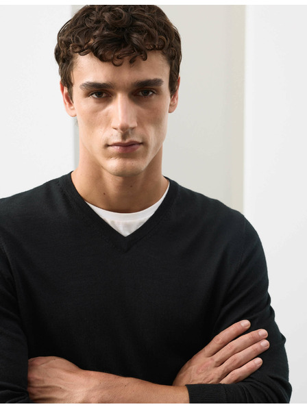 Marks & Spencer V-izrez pulover iz čiste izjemno fine merinove volne Marks & Spencer črna