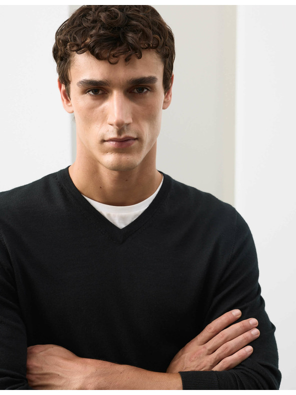 Marks & Spencer V-izrez pulover iz čiste izjemno fine merinove volne Marks & Spencer črna