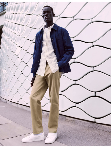 Marks & Spencer Raztegljive chino hlače normalnega kroja Marks & Spencer bež