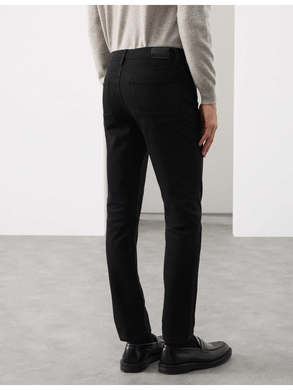 Marks & Spencer Raztegljive kavbojke s 360-stopenjskim raztezkom Marks & Spencer črne barve