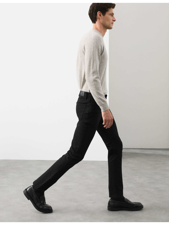 Marks & Spencer Raztegljive kavbojke s 360-stopenjskim raztezkom Marks & Spencer črne barve