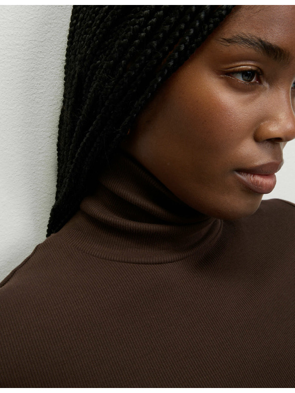 Marks & Spencer Rebrast top z visokim ovratnikom in visokim deležem bombaža Marks & Spencer rjava