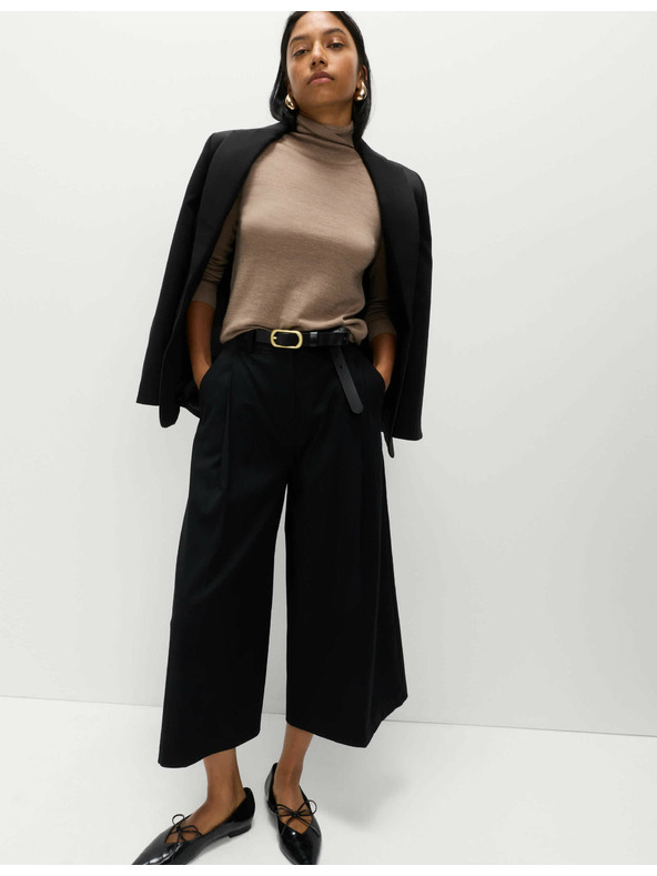 Marks & Spencer Tkana nagubanjena hlačna krila z širokim hlačnicam Marks & Spencer črna