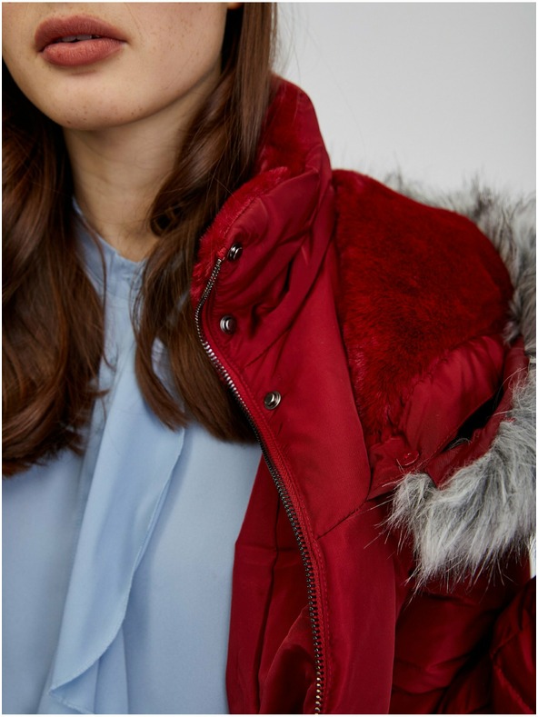 Orsay Vinsko rdeč ženski puhast zimski plašč s kapuco in umetnim krznom ORS