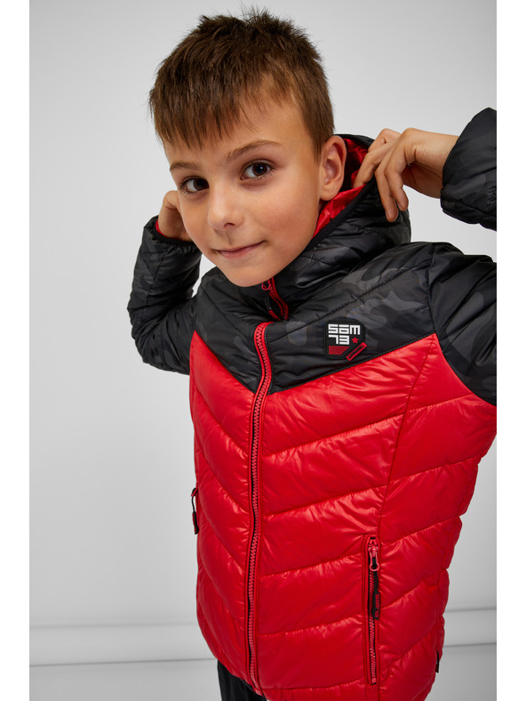 Sam 73 Črno-rdeča fantovska prešita jakna s kapuco SAM 73 Jerry