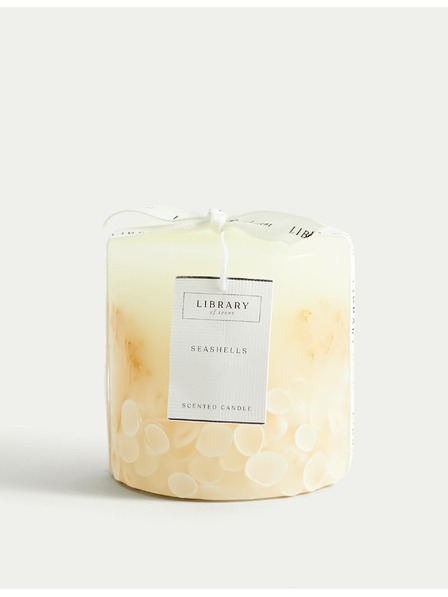 Marks & Spencer Dišeča sveča z morskimi školjkami Marks & Spencer večbarvna