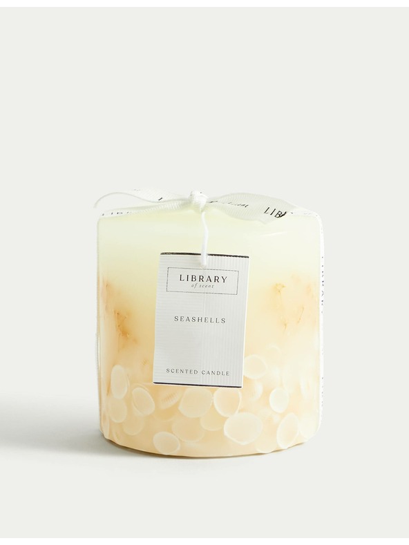 Marks & Spencer Dišeča sveča z morskimi školjkami Marks & Spencer večbarvna