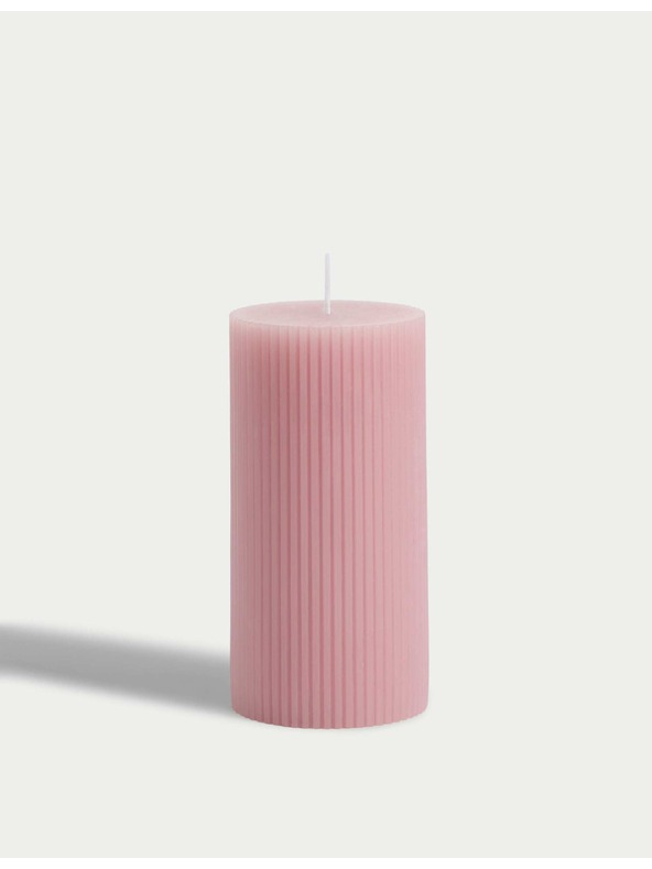 Marks & Spencer Sveča z vrezanim stebričkom Marks & Spencer roza