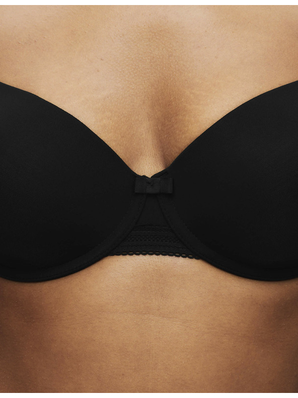 Marks & Spencer Nedrček s podloženimi in polnimi skodelicami, velikost 4, s podloženimi in polnimi skodelicami. A-E Marks & Spencer črna