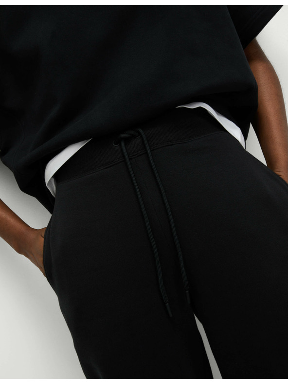 Marks & Spencer Trenirka z manšetami, z visokim deležem bombaža in vrvico Marks & Spencer črna