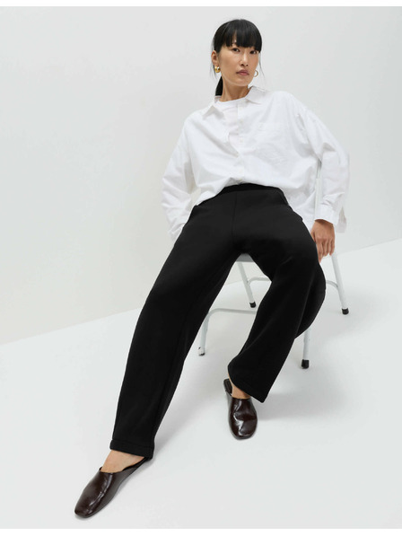 Marks & Spencer Trenirka prilégajočega kroja Marks & Spencer črna